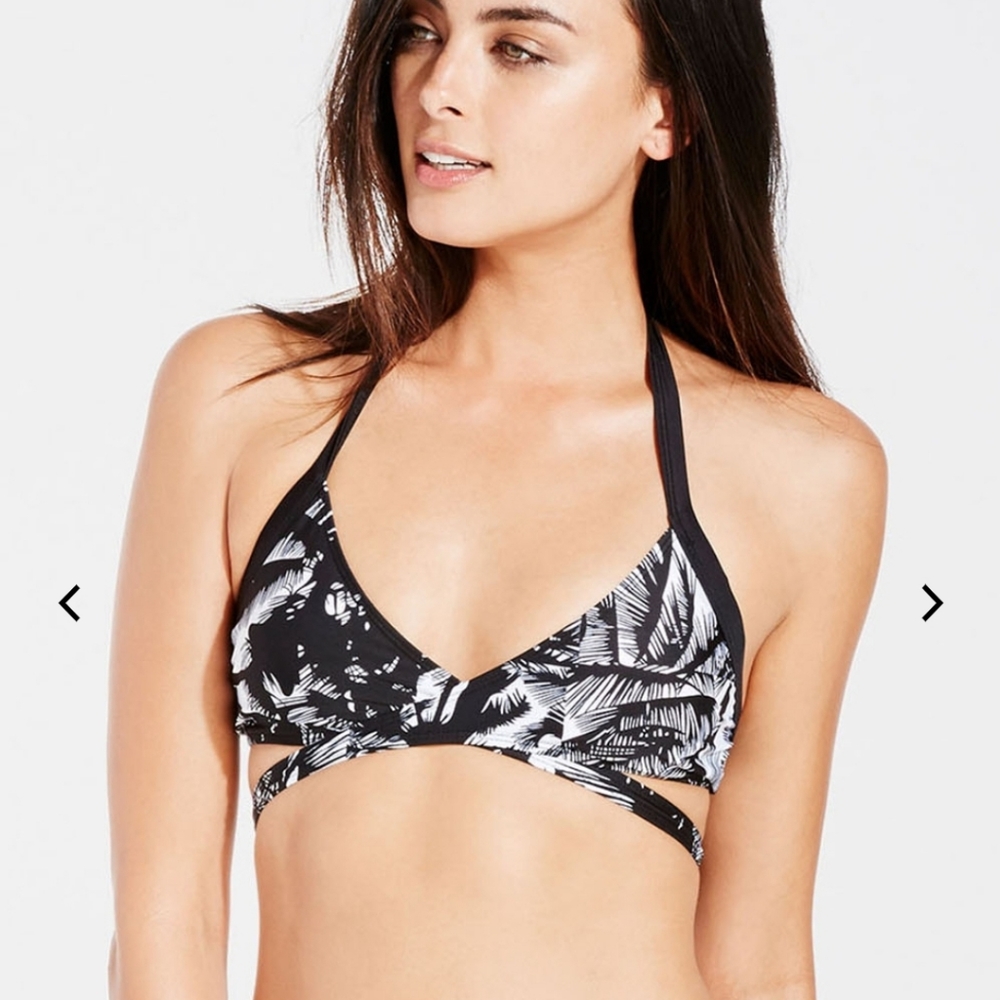 Fabletics | NWOT Malibu Juliana Bikini Top